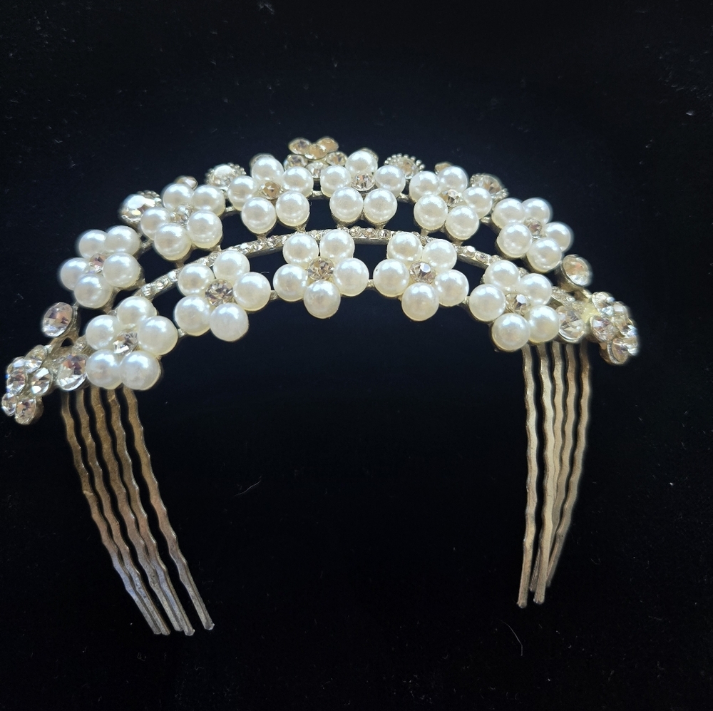 Elegant Pearl Flower Hair Comb